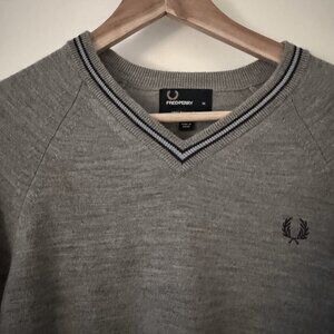 Fred Perry Men's V-Neck 100% Merino Wool Sweater in size Medium